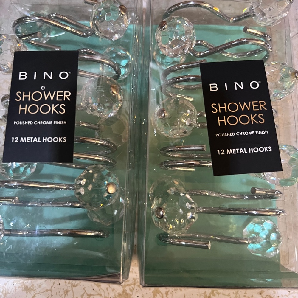 Bino crystal knob shower hooks New 12 to a pack. 1 pack left.